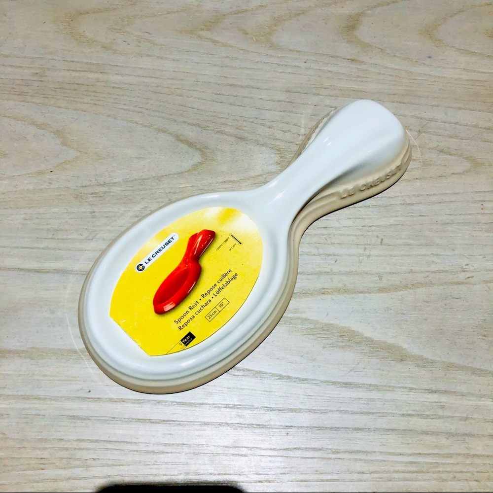 Le Creuset Ceramic Spoon Rest NWT Meringue